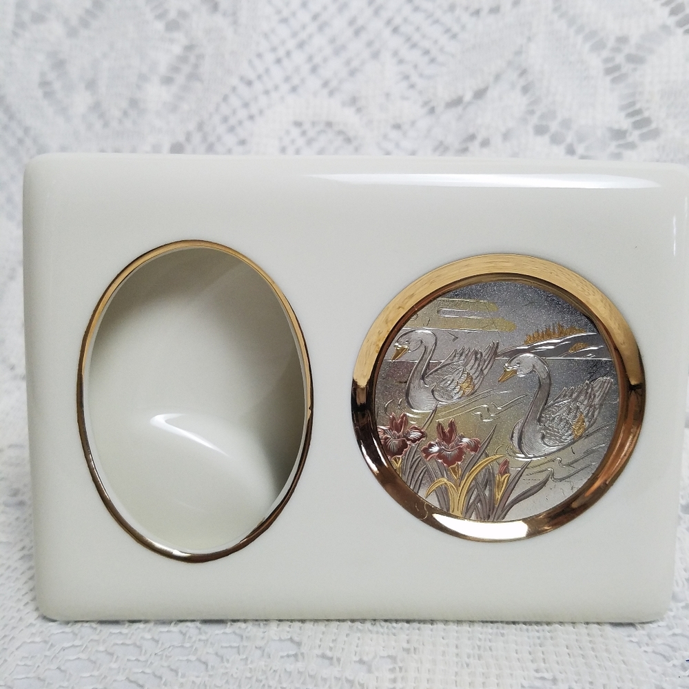 Vintage Chokin 24k Gold Edge Etched Swans White Ceramic Photo Frame Round Small